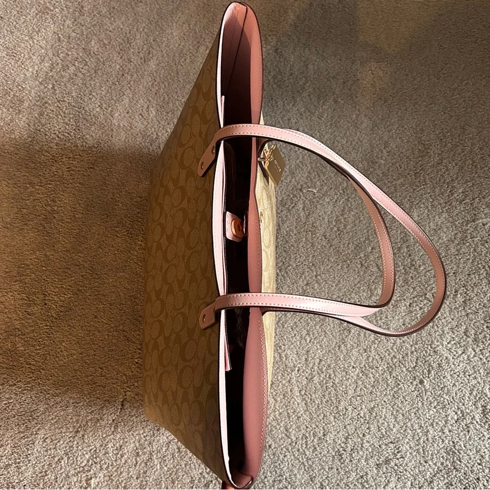 Coach 76636 signature town tote in light khaki and blossom pink - Picture 14 of 16